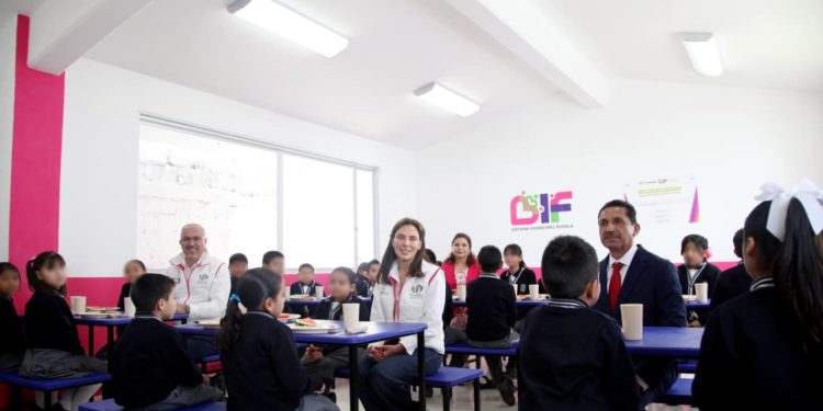 Inaugura MariElise Budib desayunador escolar en la Primaria Salvador Allende