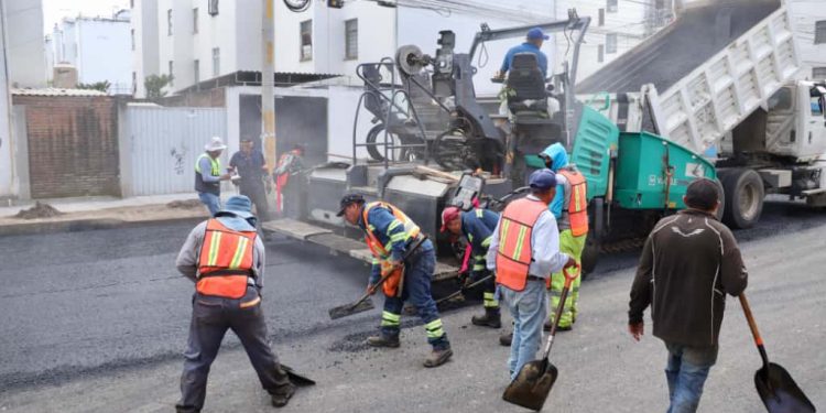 Avanza Gobierno de la Ciudad con rehabilitación vial en la unidad habitacional Loma Bella