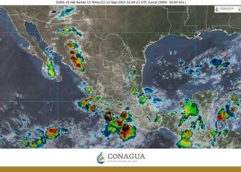 La depresión tropical Trece-E continúa frente a las costas de Guerrero