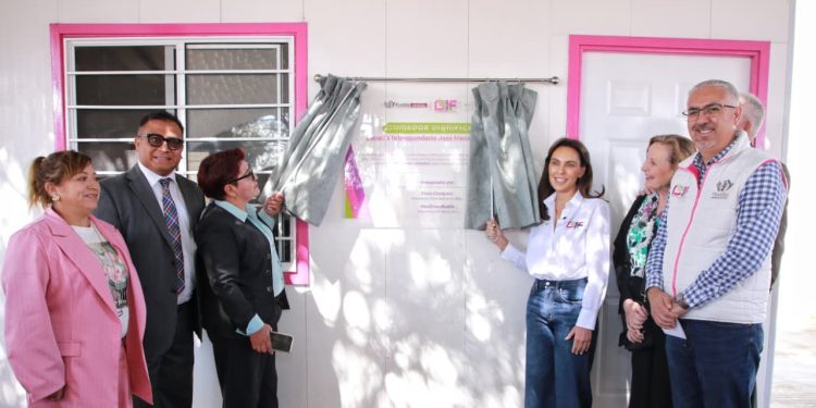 Entrega MariElise Budib desayunador escolar en la colonia San Cristóbal Tulcingo