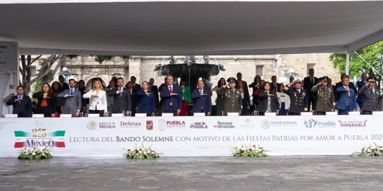 Coloca Pepe Chedraui Bando Solemne de las Fiestas Patrias 2025 en el Palacio Municipal