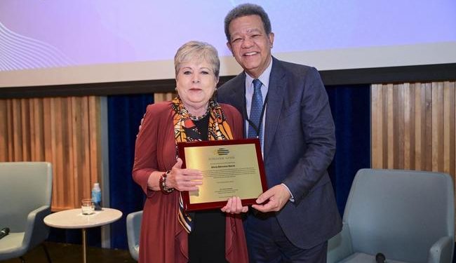 Reconocen en Nueva York la trayectoria internacional de Alicia Bárcena