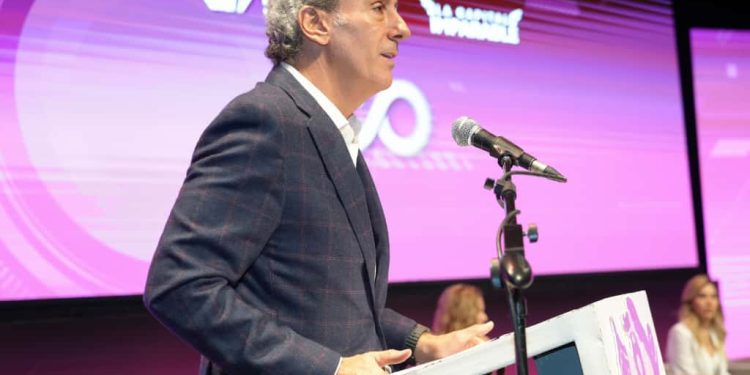 Participa Pepe Chedraui en Conéctate Emprendedor con Ana Victoria García Álvarez