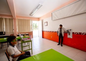 Reciben niñas y niños atención visual mediante el DIF Puebla Capital y Fundación Cimarrón