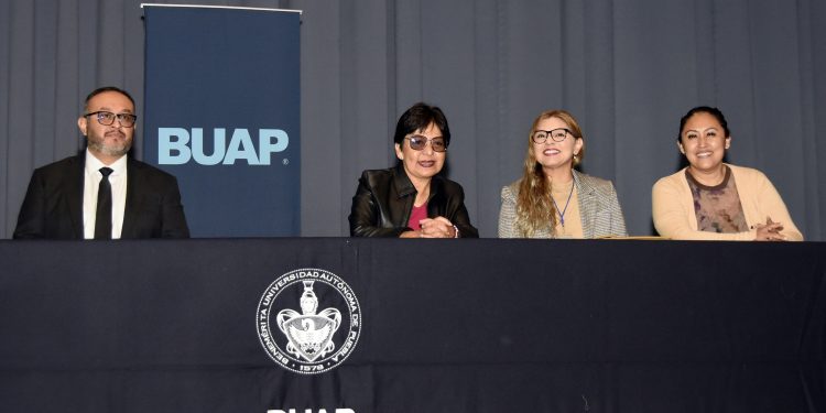 Entrega Pepe Chedraui apoyos alimentarios a familias de San Baltazar Campeche