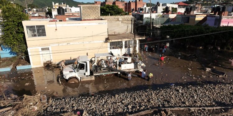 Gobierno Federal atiende afectaciones por inundaciones con brigadas de la Conagua