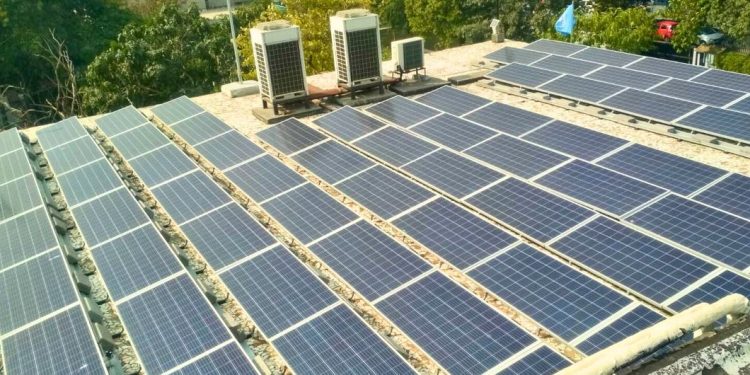 El avance de la transición a las energías renovables es muy lento