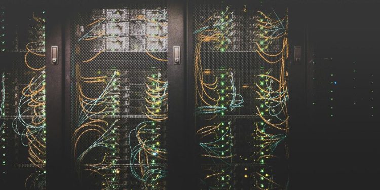 América Latina acelera en inteligencia artificial más de lo esperado, pero enfrenta deficiencias críticas