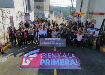 Entrega Pepe Chedraui trabajos de pavimentación en la colonia Santa Cruz Buenavista