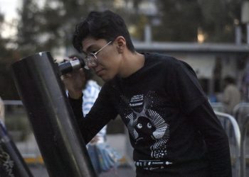 BUAP acerca la ciencia a la sociedad en La Noche de las Estrellas 2025