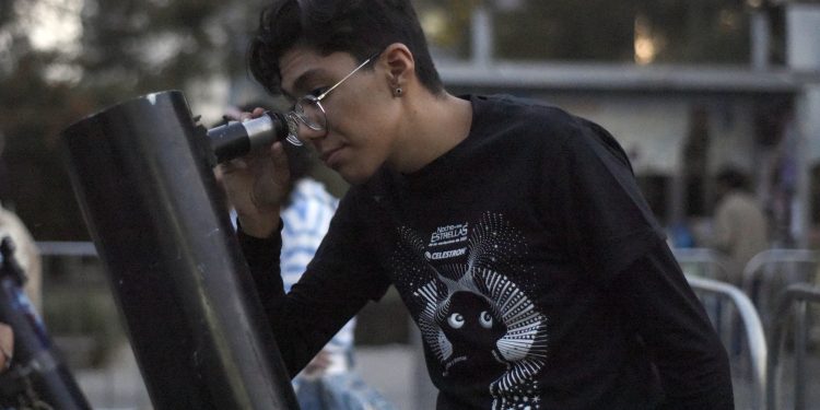 BUAP acerca la ciencia a la sociedad en La Noche de las Estrellas 2025