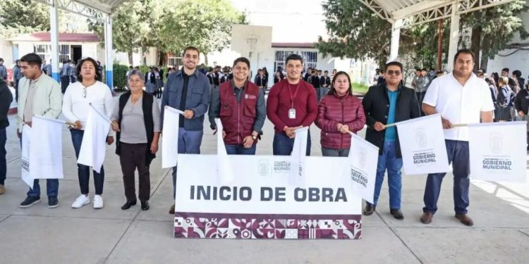 Omar Muñoz inició la construcción de captadores de agua en la Telesecundaria