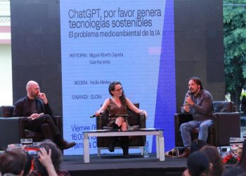 ChatGPT no salvará el planeta: especialistas alertan sobre el costo ambiental de la IA en la FIL 2025