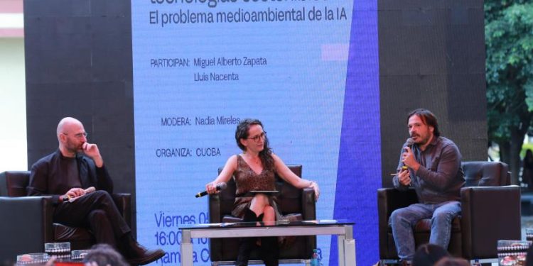 ChatGPT no salvará el planeta: especialistas alertan sobre el costo ambiental de la IA en la FIL 2025