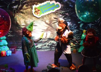 Invita Gobierno de la Ciudad a disfrutar la obra “César y el monstruo de la Navidad” en el Zócalo