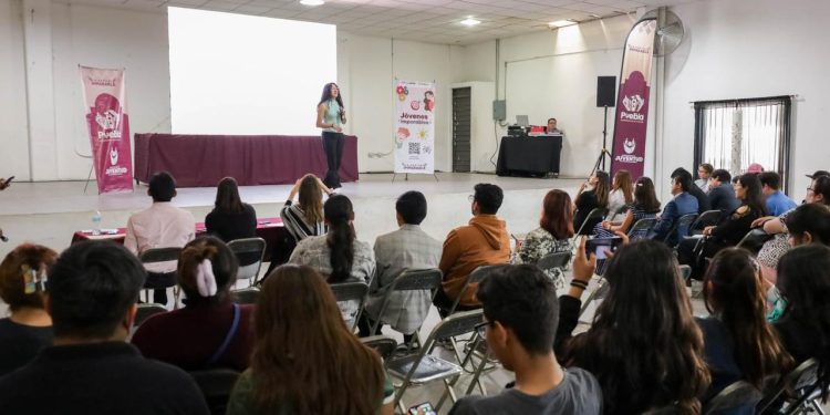 Juventud poblana demuestra su talento e innovación a través de programas del IJMP