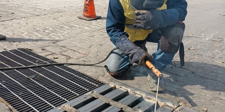 Refuerza Agua de Puebla mantenimiento de drenaje pluvial para proteger a la ciudadanía