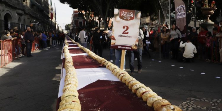 DIF Puebla Capital buscará superar récord Guinness con rosca de Reyes monumental