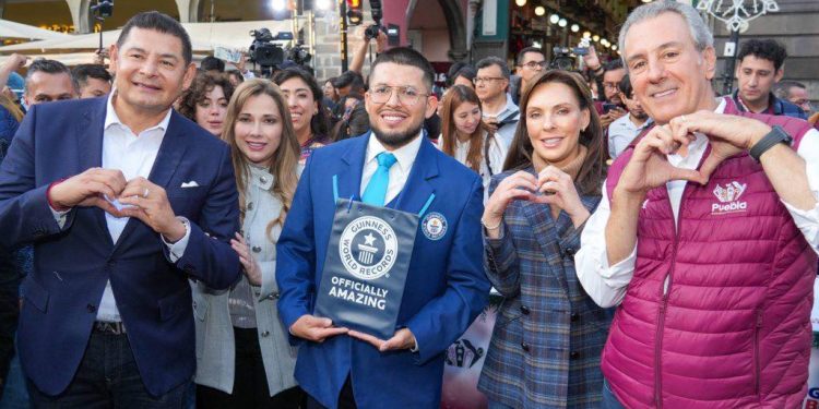 Alcanza Puebla capital récord Guinness de la rosca de Reyes monumental más grande del mundo