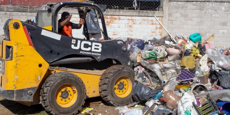 Gobierno de Pepe Chedraui realiza acciones de limpieza en Villa Verde