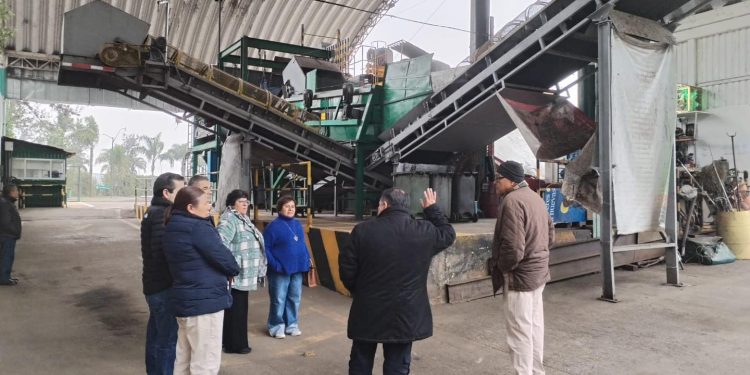 Regidores y funcionarios de Teziutlán visitaron Orizaba para conocer el proceso de recolección de basura