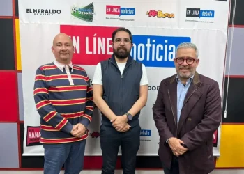 Dan energía eléctrica limpia a 800 escuelas en oscuridad