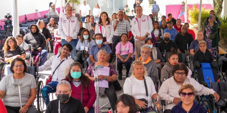 Fortalecen MariElise Budib y Pepe Chedraui la inclusión social con entrega de aparatos ortopédicos