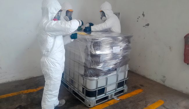 Semarnat y Profepa confinan 644 kg de mercurio líquido, tras ser asegurados en el Puerto de Manzanillo