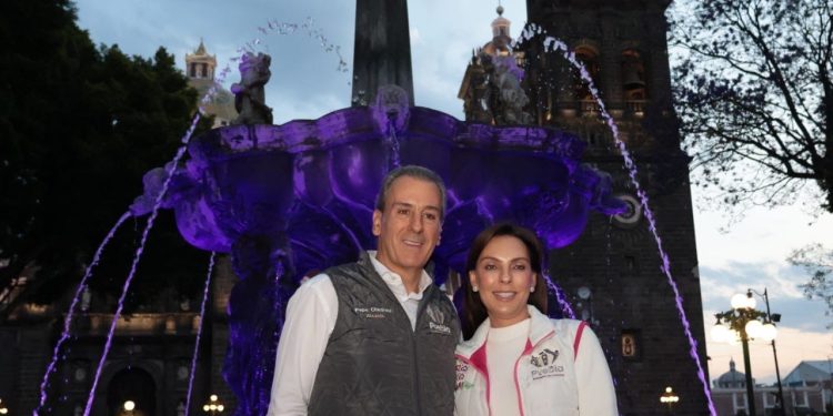 Impulsa Pepe Chedraui Mujeres que Brillan con iluminación violeta de las fuentes de la ciudad por el Día de la Mujer