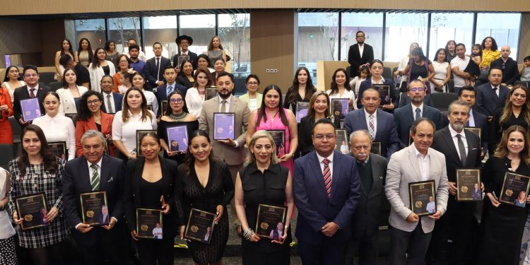 Realizan en el Congreso del Estado la entrega de reconocimientos “Poder 2026”