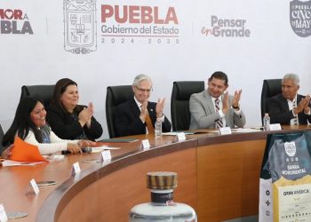 Respalda Luis Ernesto Derbez el cablebús en Puebla