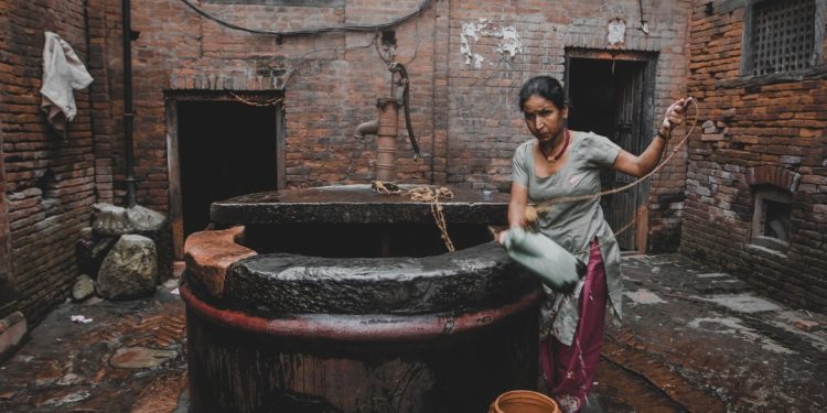 Alerta ONU: 380 millones de mujeres y niñas sufren estrés hídrico