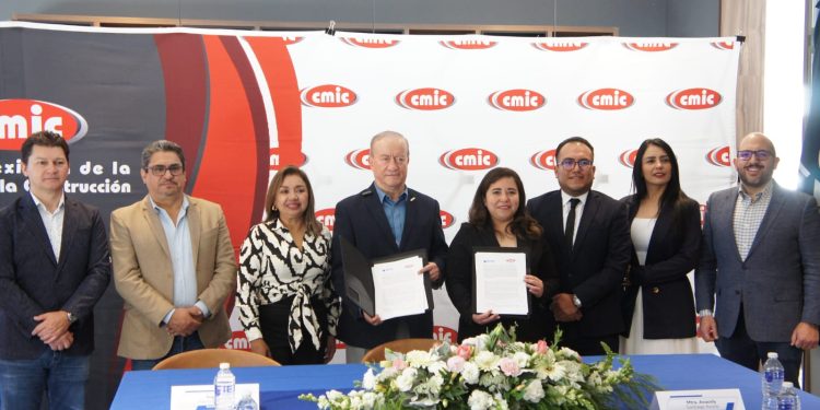 CMIC Puebla e IEXE Universidad impulsan la profesionalización del sector construcción