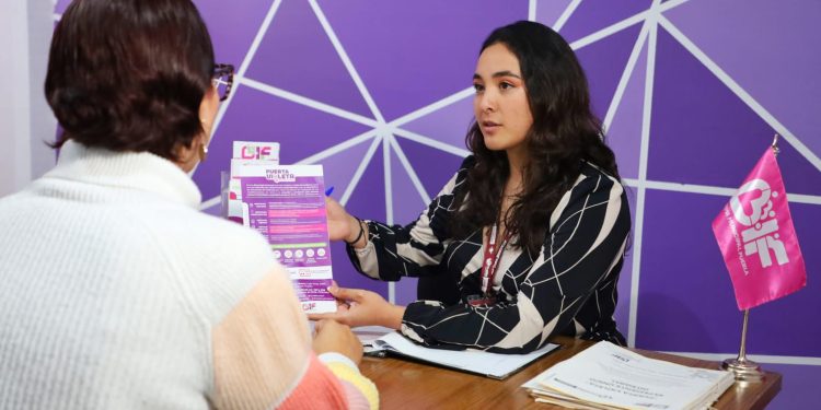 Fortalece DIF Puebla Capital atención a mujeres víctimas de violencia con el programa “Puerta Violeta”