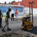 Supervisa Pepe Chedraui trabajos de bacheo en colonia Jardines de San Manuel