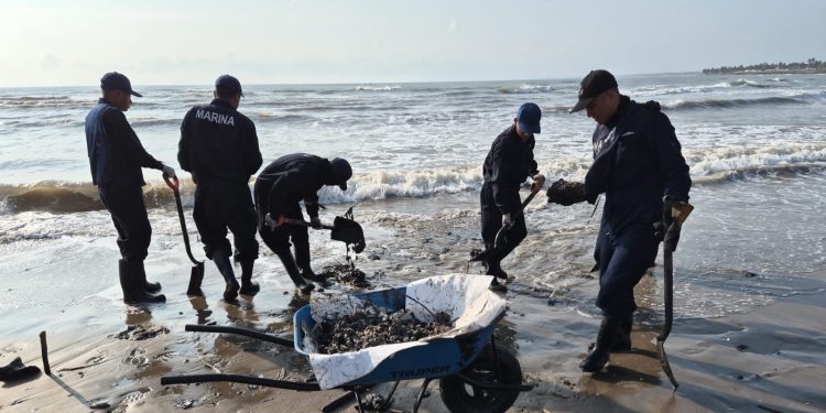 Refuerzan acciones integrales ante presencia de hidrocarburos en costas del Golfo de México