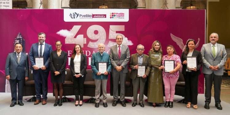 Entrega Alcalde de Puebla premios al mérito ciudadano en artes, cultura y patrimonio cultural
