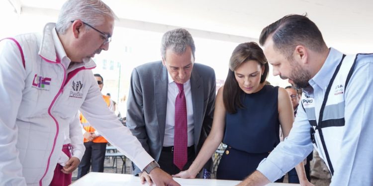 Pepe Chedraui y MariElise Budib colocan primera piedra de la piscina terapéutica del CMERI
