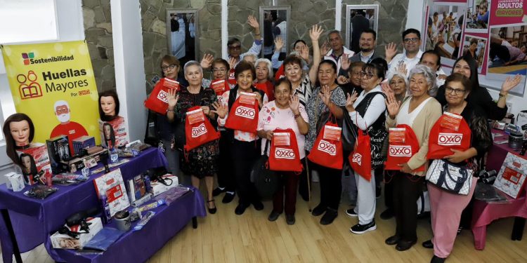 Renueva DIF Puebla Capital y OXXO “Taller de Cortes y Peinado” para personas adultas mayores
