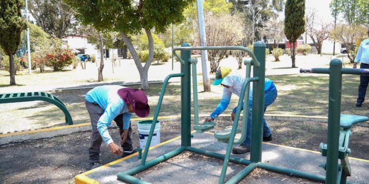 Fortalece Gobierno Municipal mantenimiento de mobiliario urbano en parques