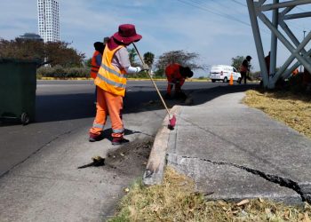 Ayuntamiento de Puebla realiza acciones de limpieza en el Bulevar Municipio Libre