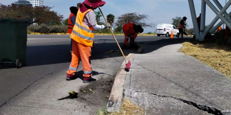 Ayuntamiento de Puebla realiza acciones de limpieza en el Bulevar Municipio Libre