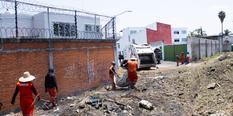 Gobierno de la Ciudad inicia intervención de limpieza en barranca de Río Zapatero