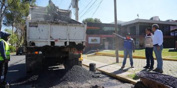 Pepe Chedraui refuerza acciones de bacheo en la colonia Belisario Domínguez
