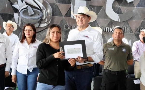 En El Seco, Gobierno Estatal impulsa riqueza comunitaria con obra y apoyos al campo