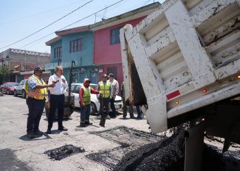 Alcalde brinda atención a vialidades en la capital poblana con programa “BacheAndo”