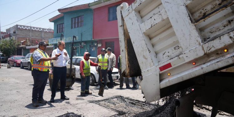 Alcalde brinda atención a vialidades en la capital poblana con programa “BacheAndo”