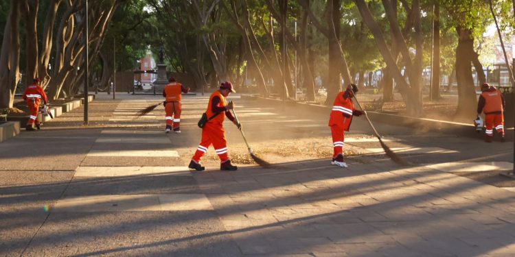 Gobierno Municipal incrementa salario y prestaciones al personal de Servicio de Limpia