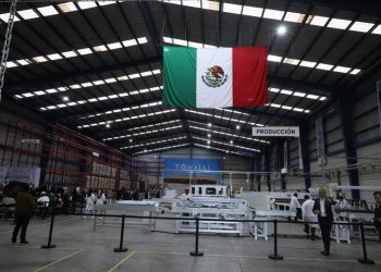 Presidenta Sheinbaum reconoce iniciativa de transición energética de Puebla en producción de paneles solares