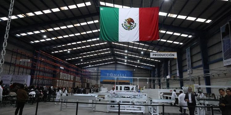 Presidenta Sheinbaum reconoce iniciativa de transición energética de Puebla en producción de paneles solares